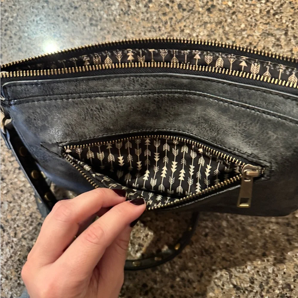 Stylish Black faux leather Bag with Gold Accents - USED - Picture 5 of 6